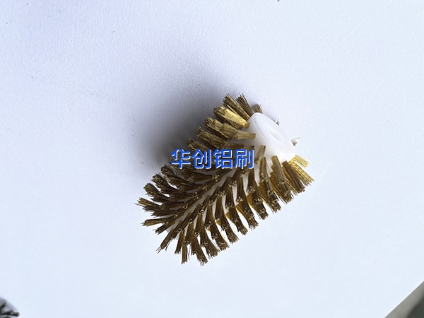 鋼絲刷輥是怎樣去除油漬和污垢的呢？